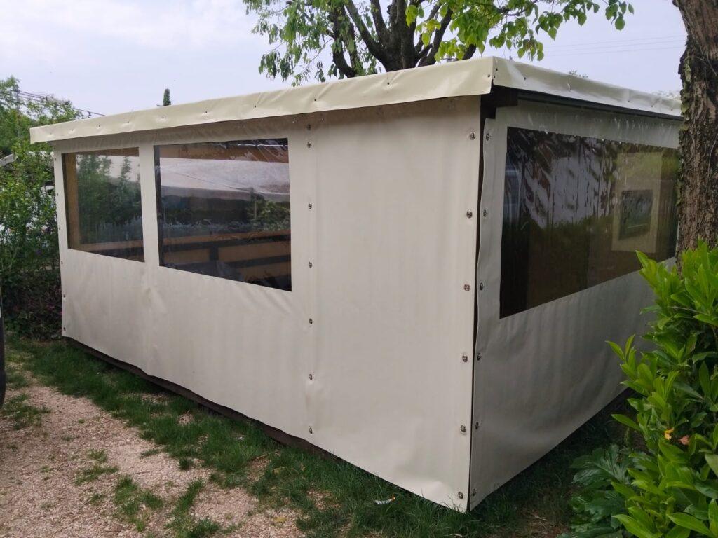 chiusura invernale con finestre trasparenti in pvc