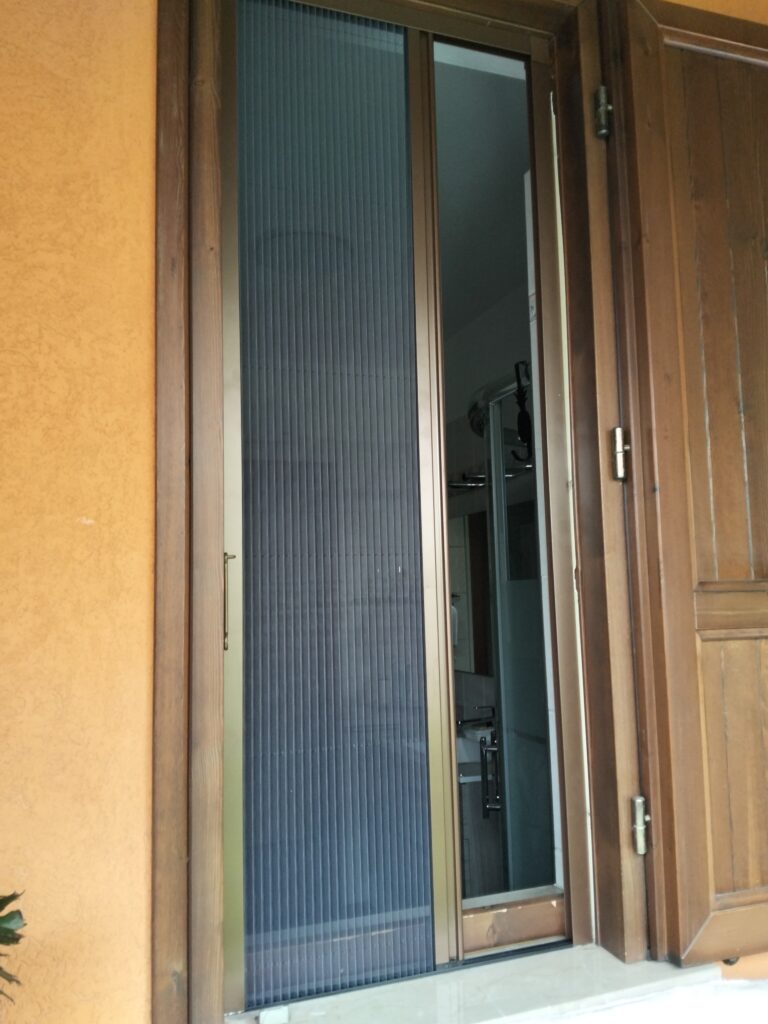 sostituzione zanzariera scorrevole per la casa a brescia e provincia