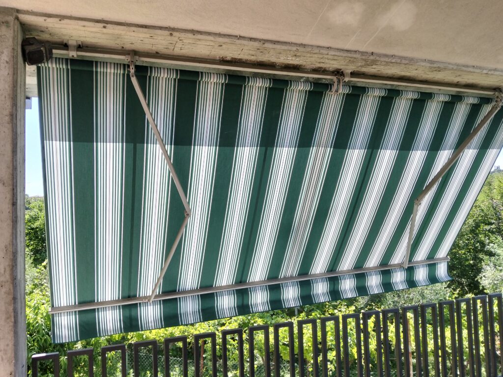 tenda da sole installata a rovato